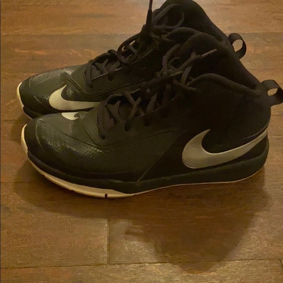 Black Nike - Picture 2 of 3